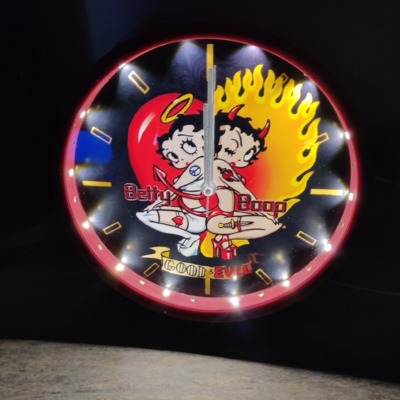 COPY - Betty Boop Good n Evil angel wall clock with led lights - Picture 13 of 14